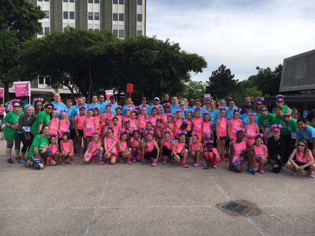 A group shot with all people involved with Girls on the Run! Including the Brookwood crew.